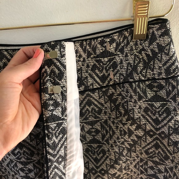 H&M wrap skirt, size 8 mini length - Picture 6 of 9